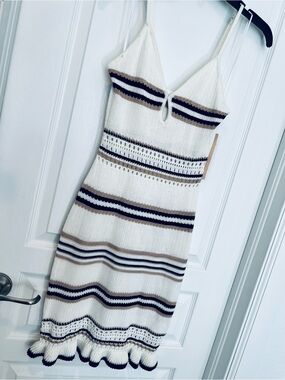 Madden NYC Striped Crochet Knit Bodycon V-Neck Ruffle Hem Dress S (3-5) Boho NWT